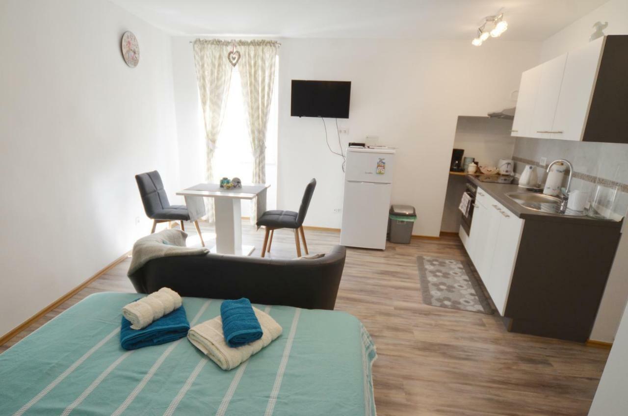 Ana Carera Apartma